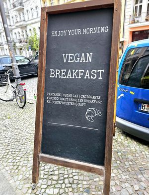 Vegan breakfast! at Froindlichst in Berlin