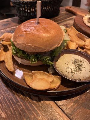 Smoky slaw burger - Chickn, Coleslaw, Smokey Chilli Mayo, BBQ-Soße, Gurke  at Froindlichst in Berlin
