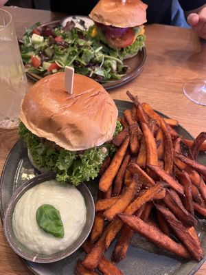 Burgers   at Froindlichst in Berlin
