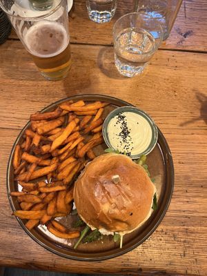 Chicken & Asparagus burger - seasonal special  at Froindlichst in Berlin