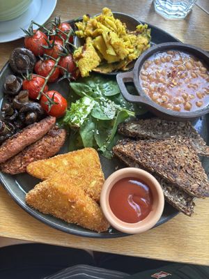 English  breakfast   at Froindlichst in Berlin