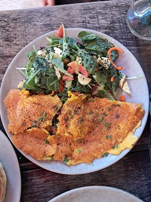 Chickpea omelette at Froindlichst in Berlin