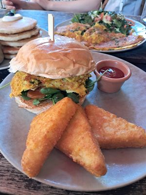 Breakfast burger at Froindlichst in Berlin