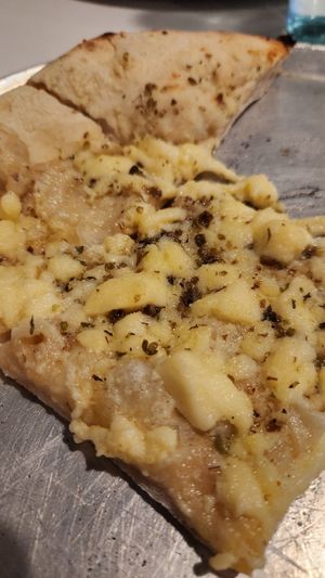 Garlic pizza at Stellina in Traralgon