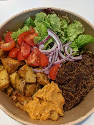 Bowl with vegan Harissa Mayo and Lentil Patties at Metzgerzehn in Kirchheim Unter Teck