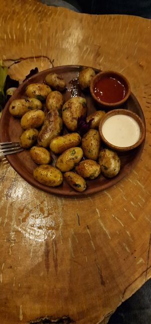 Roasted potatoes at Maracuyá in Flores