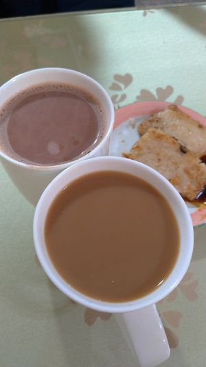 Hot chocolat, milk tea and radish cake at Loving Hut 愛家 in Jian