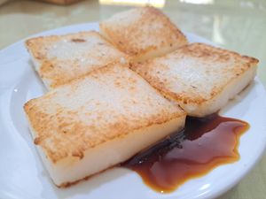 'Radish cake' 蘿蔔糕 at Loving Hut 愛家 in Jian