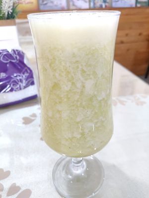 Fresh juices at Loving Hut 愛家 in Jian