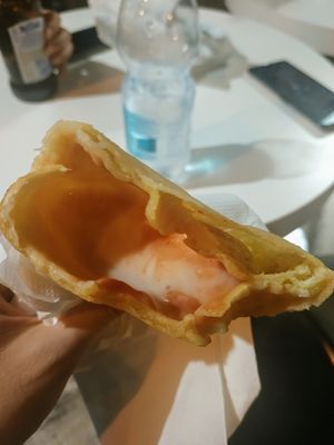 Panzerotto veg "BIANCO & ROSSO" at Panzeropoli by Benny in Bari