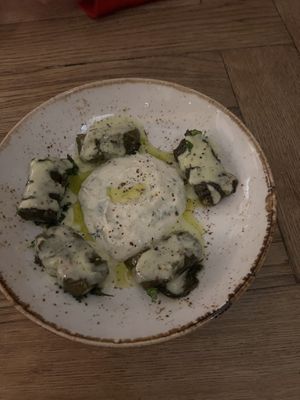 Reis in Weinblättern #Veganuary at Apostel's in Munich