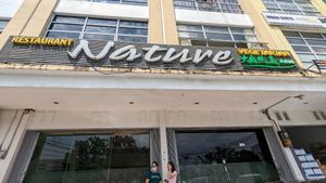 Restaurant front at Nature Vegetarian Restaurant 大自然美蔬食馆 in Batam