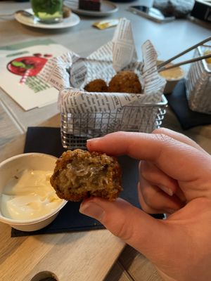 Vegane Bitterballen  at Strandpaviljoen Ballum in Ameland