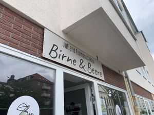 sign at Julians Eismanufaktur Birne & Beere in Hannover
