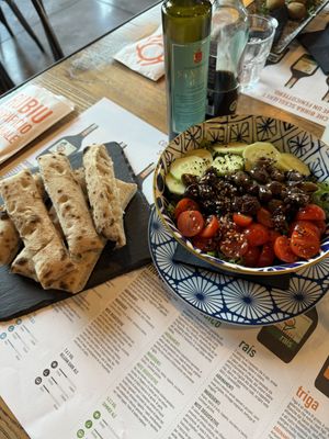 Nice salat and great focaccia  at Rubiu in Santantioco