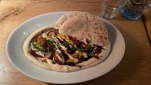 Jerusalem Teller mit veganem Hänchen  at NENI in Vienna