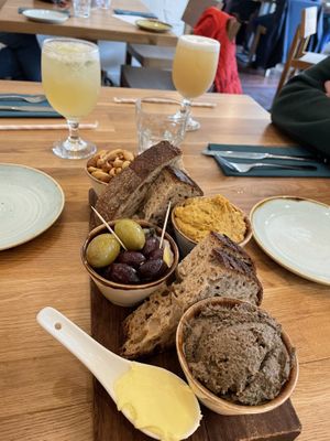 Nibble Board: hummus, roasted cashew, olives, bread at Hendersons in Edinburgh
