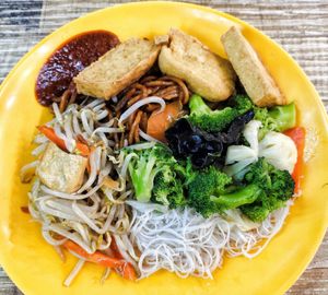 Bee hoon mee with dishes, good as expected at Supreme Vege 善心缘 - Marsiling in North Singapore