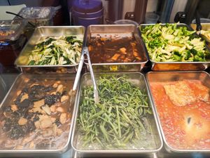 Dinner dishes at Makan Vegan 斋这里 - Toa Payoh in Central Singapore