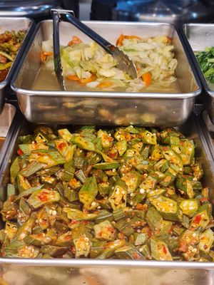 Lady fingers and cabbage ~ 28/11/21 at Makan Vegan 斋这里 - Toa Payoh in Central Singapore