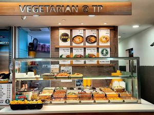 Stall front - photo by Love Vege at Makan Vegan 斋这里 - Toa Payoh in Central Singapore