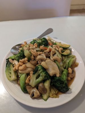 Mixed veggies with cashews and tofu at Loving Hut in Elk Grove