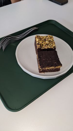 pistachio & dubai brownies at Jisok in Seoul