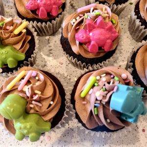 Dinosaur cupcakes at Twirling Narwhal Bakery in Wallingford