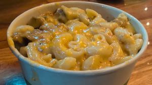 Vegan mac and cheese at My V Spot in Jacksonville