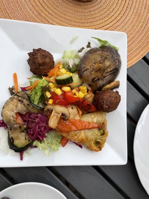 Vorspeisen Platte 1 Person vegan  at Durrani in Gelnhausen