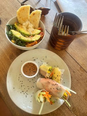 American breakfast bowl & rice paper rolls  at Gracias Vida in La Guajira