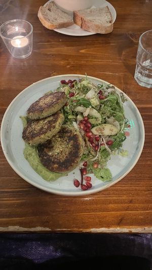 Zucchini and chickpea fritters  at Kőleves in Budapest