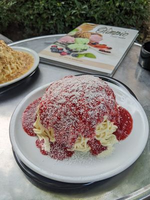vegan spaghetti eis at Eiscafe Olimpio in Frankfurt
