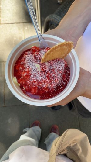 (Waffel ist nicht vegan!)  at Eiscafe Olimpio in Frankfurt