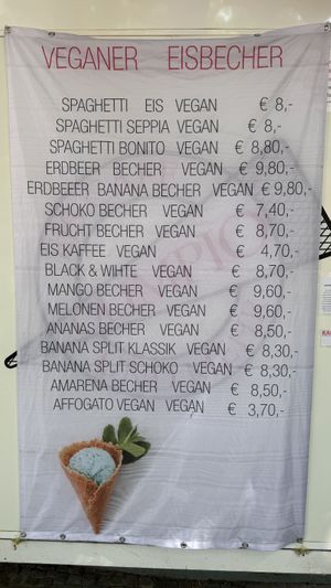 vegan sundeas  at Eiscafe Olimpio in Frankfurt