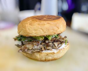 Esta es uno de los platos estrellas, la sandwicheta Not Belly at 6|15 VH in Villahermosa