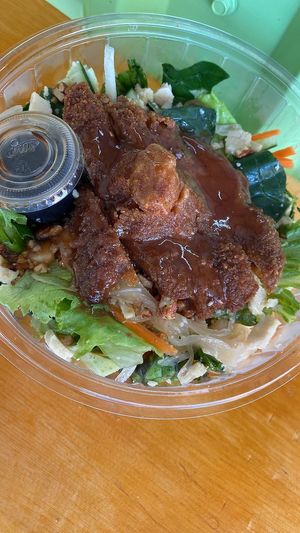 Ensalada de la Casa con Zetas bañadas en BBq at 6|15 VH in Villahermosa