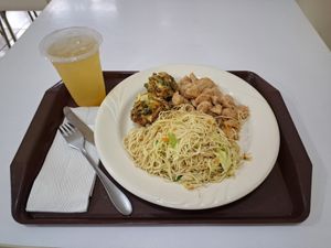 Prato com 3 porções at Loving Hut in Panama City