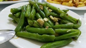 green beans with garlic at Loving Hut in Panama City