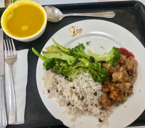 Soya agridulce arroz con guandú, brocoli. Sopa de zapallo at Loving Hut in Panama City