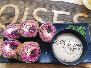 Marinated baked tofu, beetroot, mango, vegan teriyaki mayo, sesame mix at Tru Story in Hannover