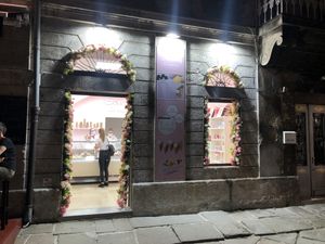 Complete view of an entrance in evening at Sereny Ice Cream in Pula