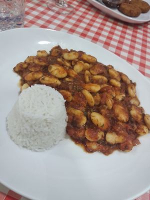 Habas estofadas at Hellas Cocina in A Coruna