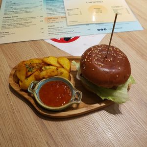 Бургер со сладким соусом at Go Vegan Cafe in Batumi