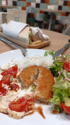 טופו סלמון ורול ירקות מדליק at Go Vegan Cafe in Batumi