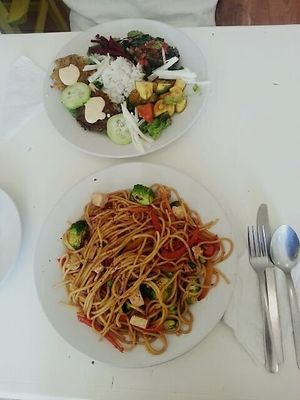 Pasta dish and salad from the buffet at Loving Hut - Xalapa in Xalapa