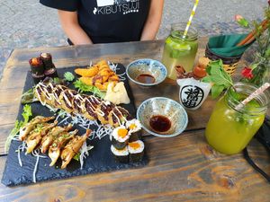 Black Avo Zalmon, Shrimpless Tempura, Crispy Avo Zalmon, Gyoza and Pumpkin Fury. On the right the drinks Oishi and Nori lemonade. at Nori in Potsdam