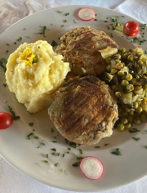 Beefteki at Taverna Eva in Crete