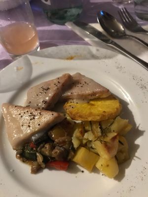 Tempeh with kombucha sauce and veggies at Forest Garden in San Daniele Del Friuli