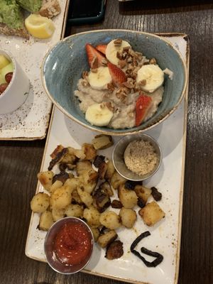 Vegan oatmeal  at First Watch in Hershey